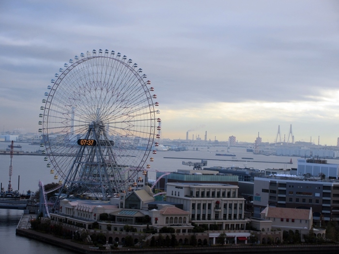 【曇天の朝のみなとみらい】_b0009849_16592849.jpg