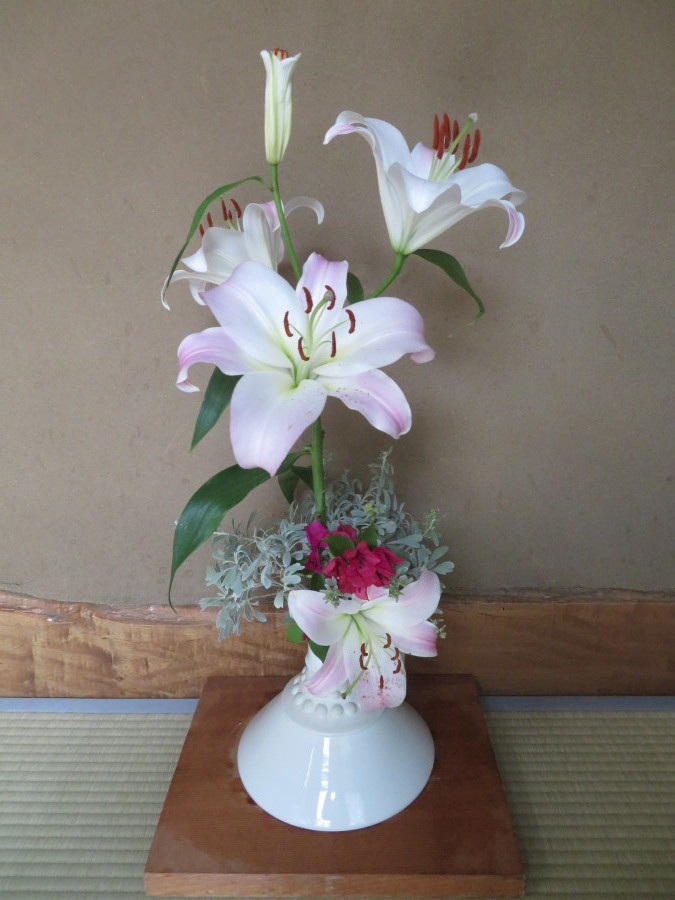 紅葉も真っ盛り名残花で楽しむ。_f0329849_22001087.jpg
