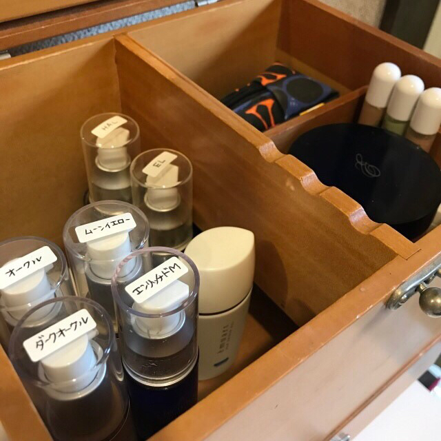 スタッフの化粧品収納_b0366709_11592003.jpg
