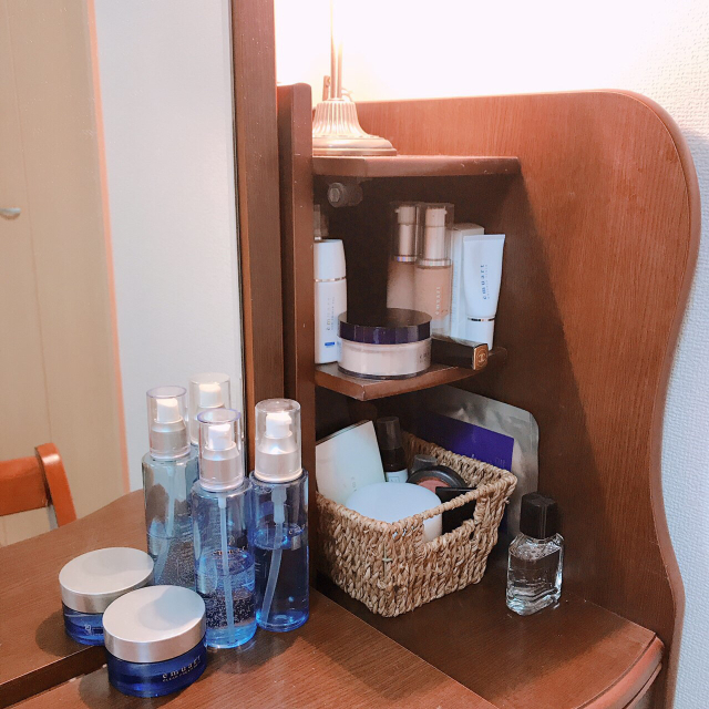 スタッフの化粧品収納_b0366709_12001714.jpg