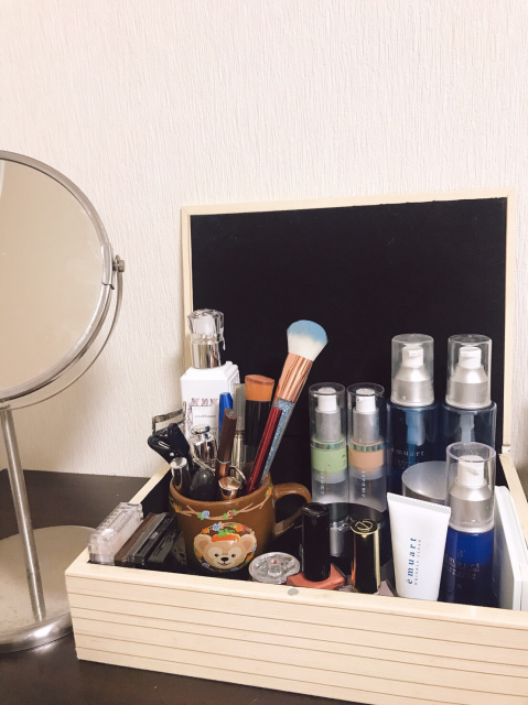 スタッフの化粧品収納_b0366709_12001871.jpg