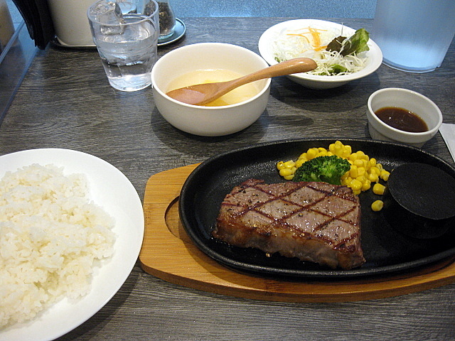 一蘭方式カウンターで ひとりステーキ 神戸 三宮 ジミヘンのおいしいもの探し