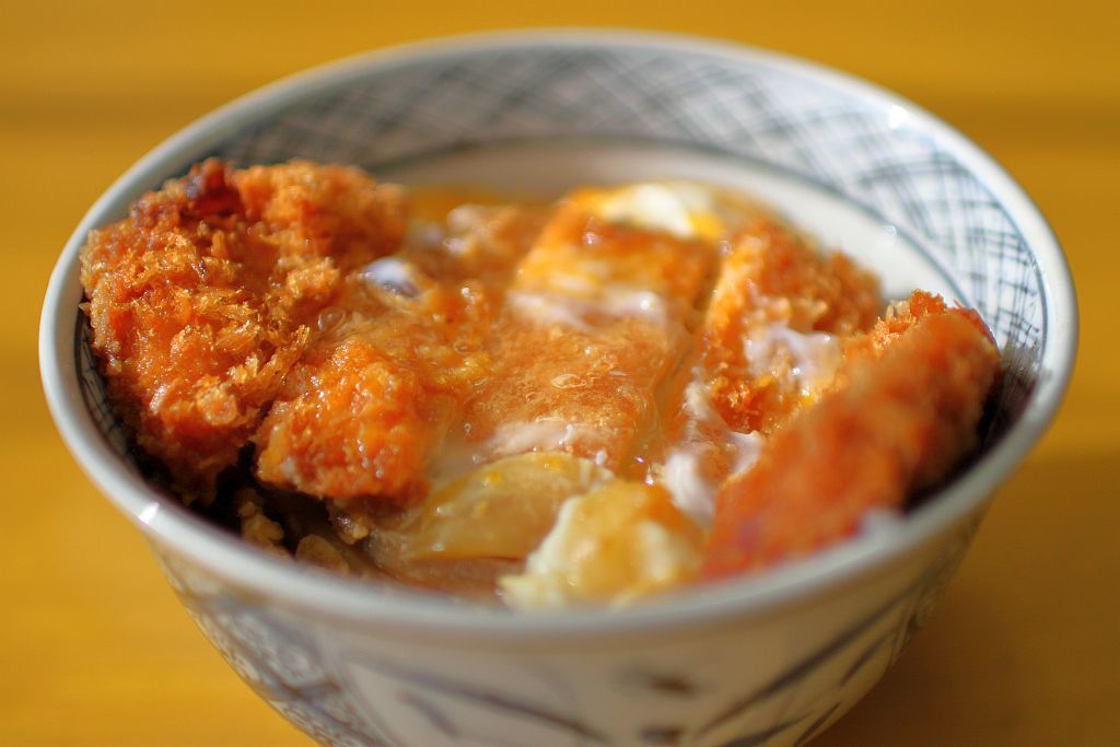 焼きそばにしようと思ったんだけどカツ丼に_e0220163_14060035.jpg