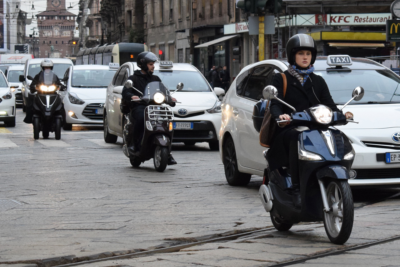 『バイク天国☆イタリアの旅 (2019年版)』その6 ミラノの街でよく見かけるバイクはコレだ!_d0099181_19505696.jpg