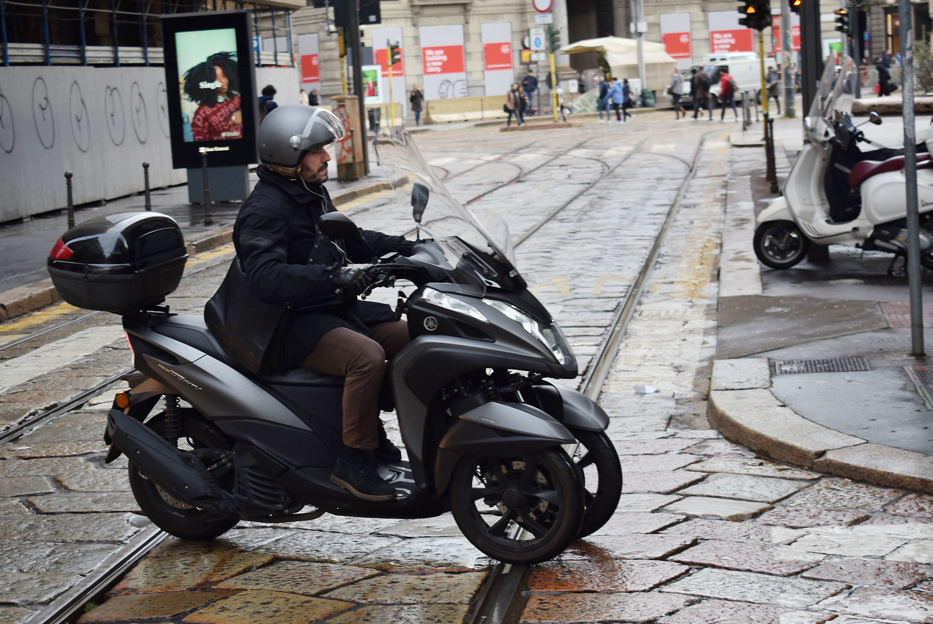 『バイク天国☆イタリアの旅 (2019年版)』その6 ミラノの街でよく見かけるバイクはコレだ!_d0099181_20082048.jpg