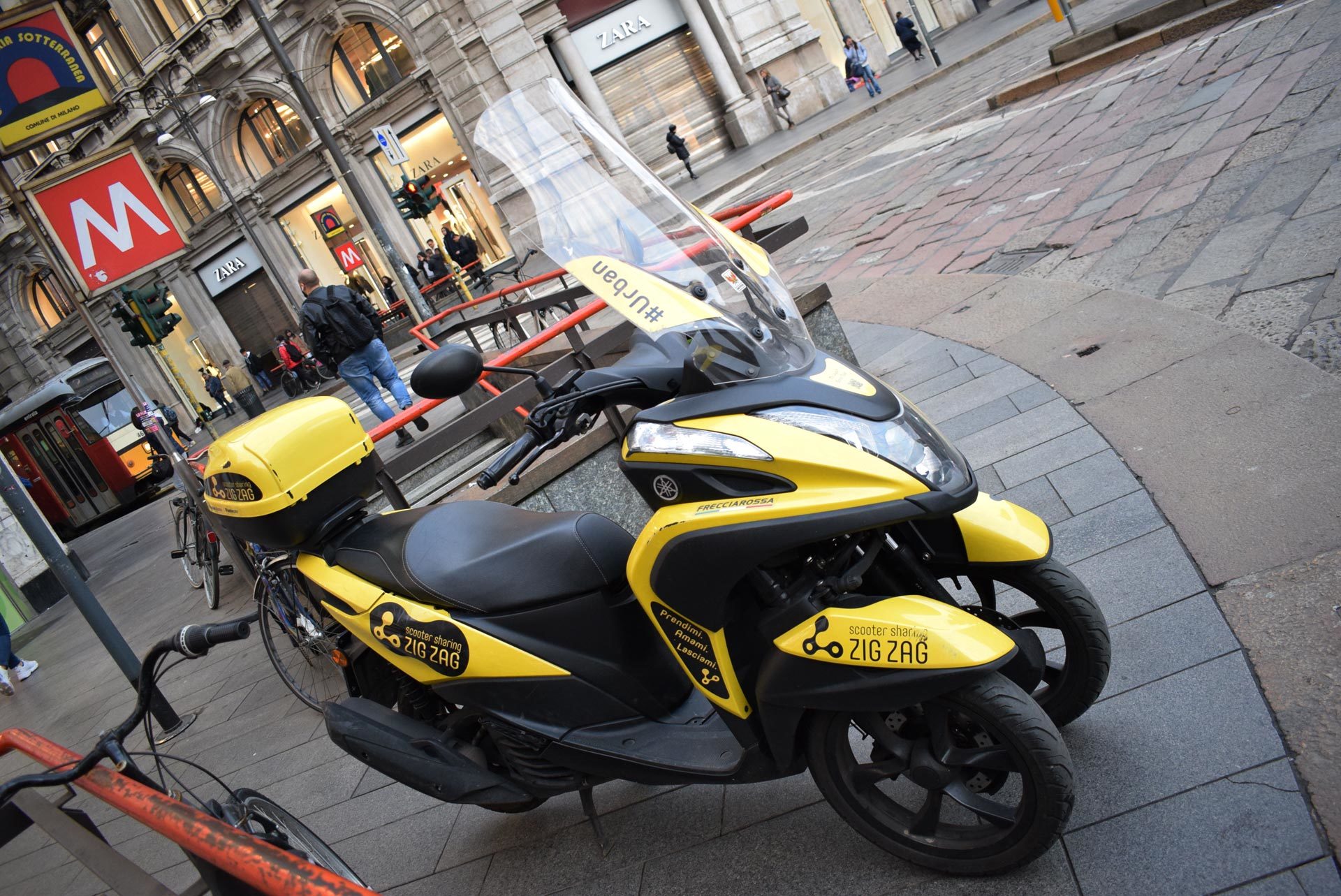 『バイク天国☆イタリアの旅 (2019年版)』その6 ミラノの街でよく見かけるバイクはコレだ!_d0099181_22142461.jpg