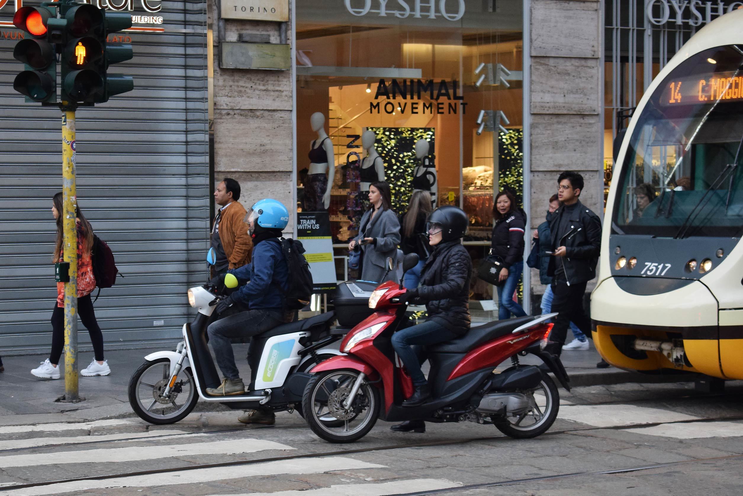 『バイク天国☆イタリアの旅 (2019年版)』その6 ミラノの街でよく見かけるバイクはコレだ!_d0099181_22142782.jpg