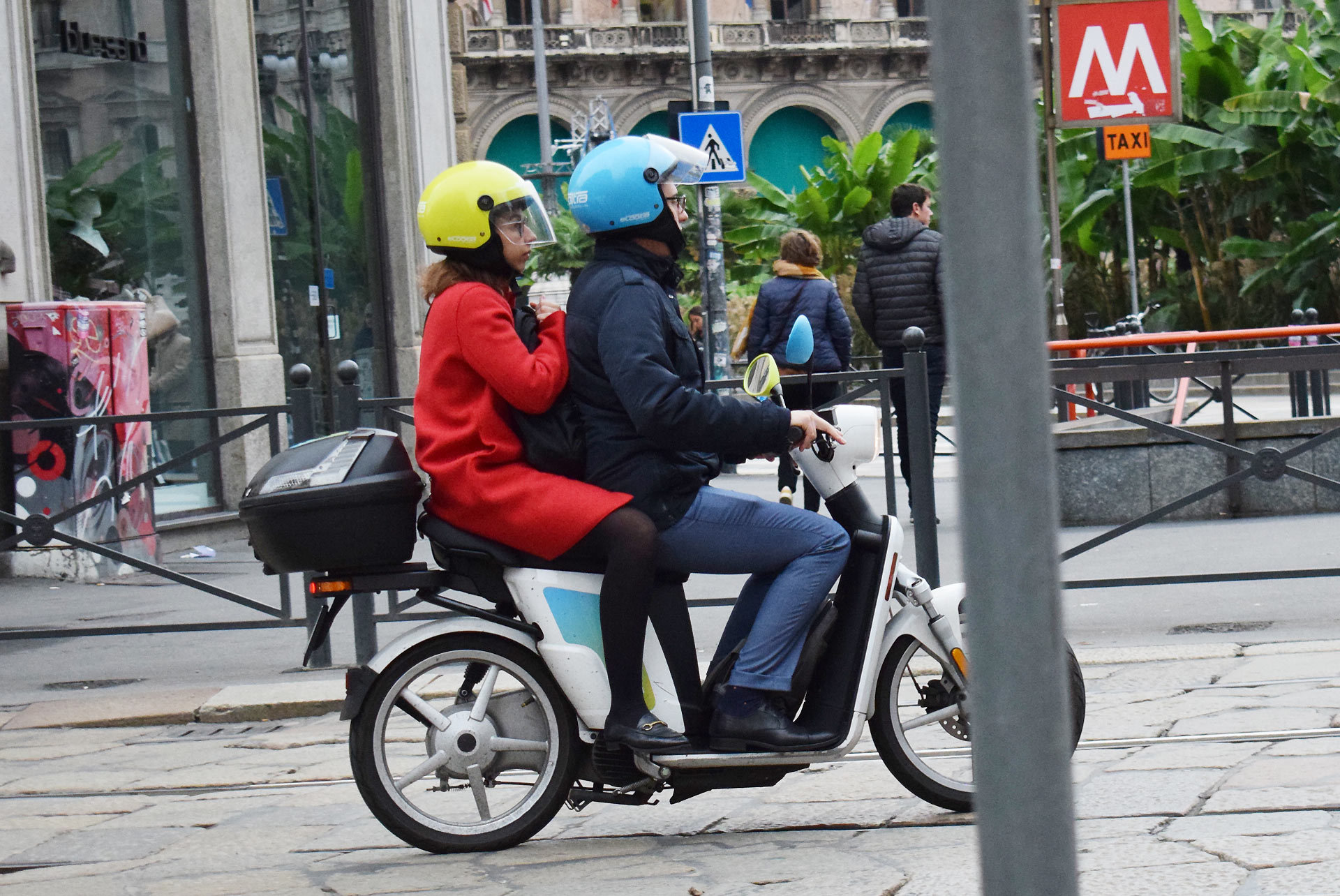 『バイク天国☆イタリアの旅 (2019年版)』その6 ミラノの街でよく見かけるバイクはコレだ!_d0099181_22160327.jpg