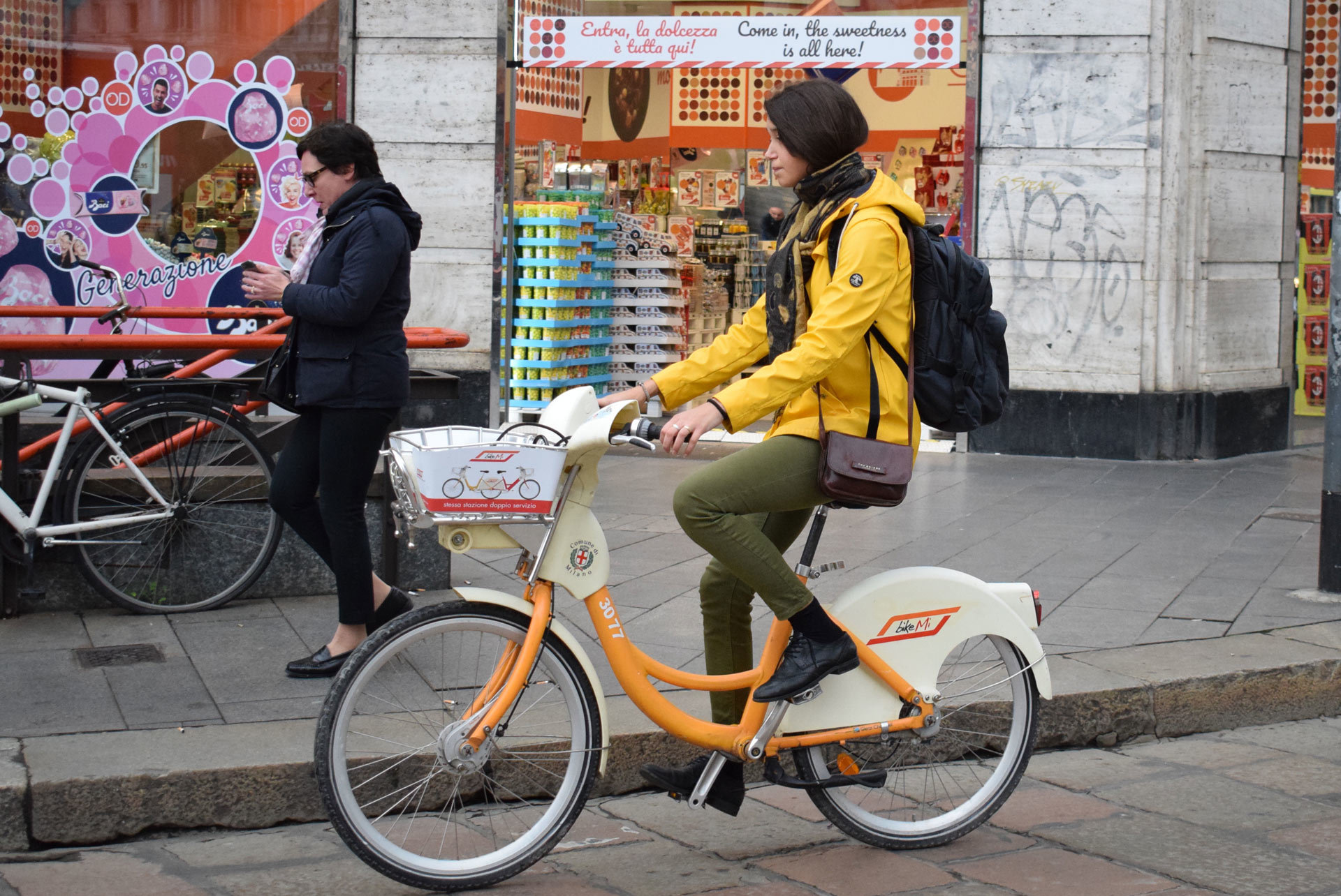 『バイク天国☆イタリアの旅 (2019年版)』その6 ミラノの街でよく見かけるバイクはコレだ!_d0099181_22224950.jpg