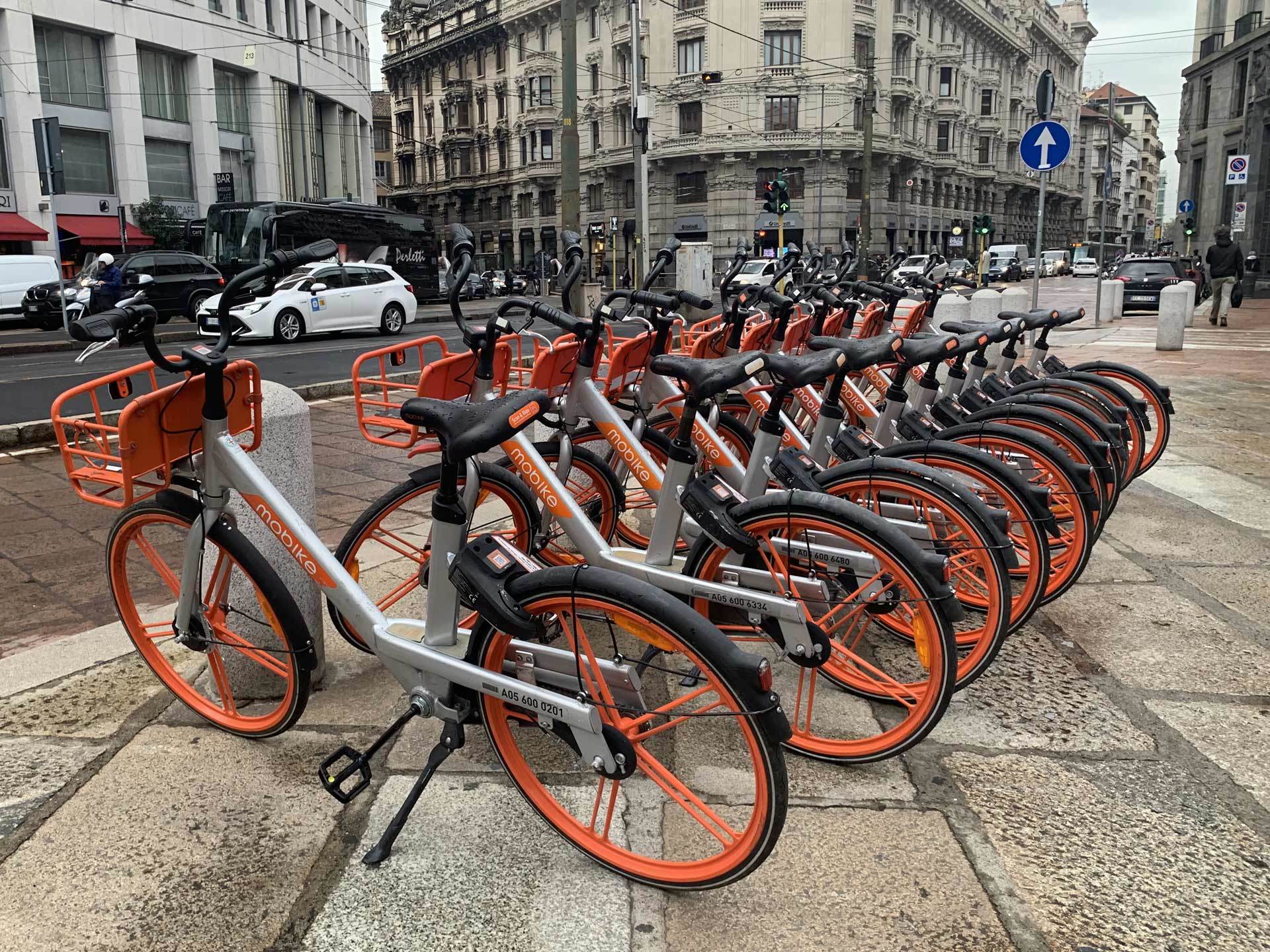 『バイク天国☆イタリアの旅 (2019年版)』その6 ミラノの街でよく見かけるバイクはコレだ!_d0099181_22225979.jpg