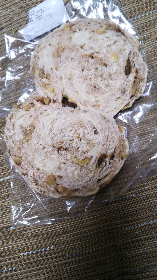 トモヱベーグル オーガニックレーズン&クルミ_f0076001_23131887.jpg