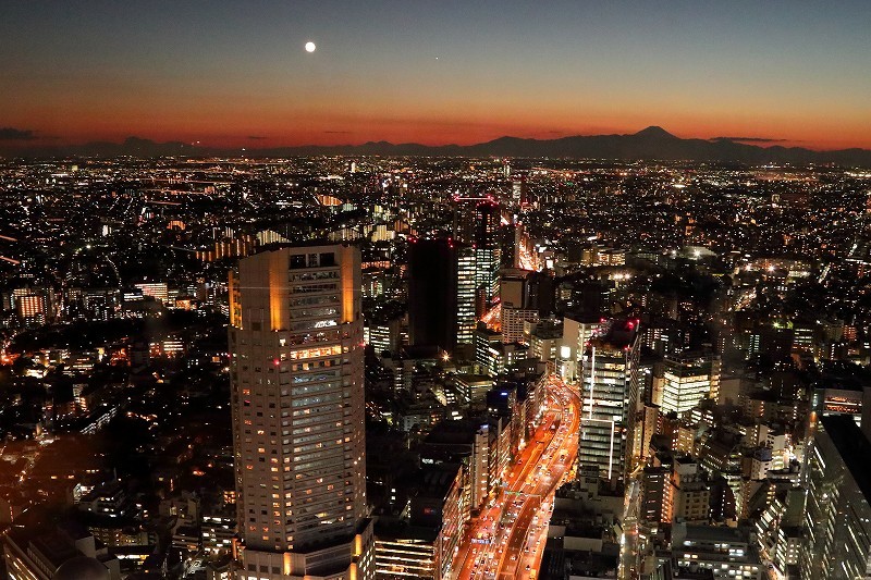 地上２２９ｍ 渋谷スカイ から眺めた富士山 夜景 満月 旅プラスの日記