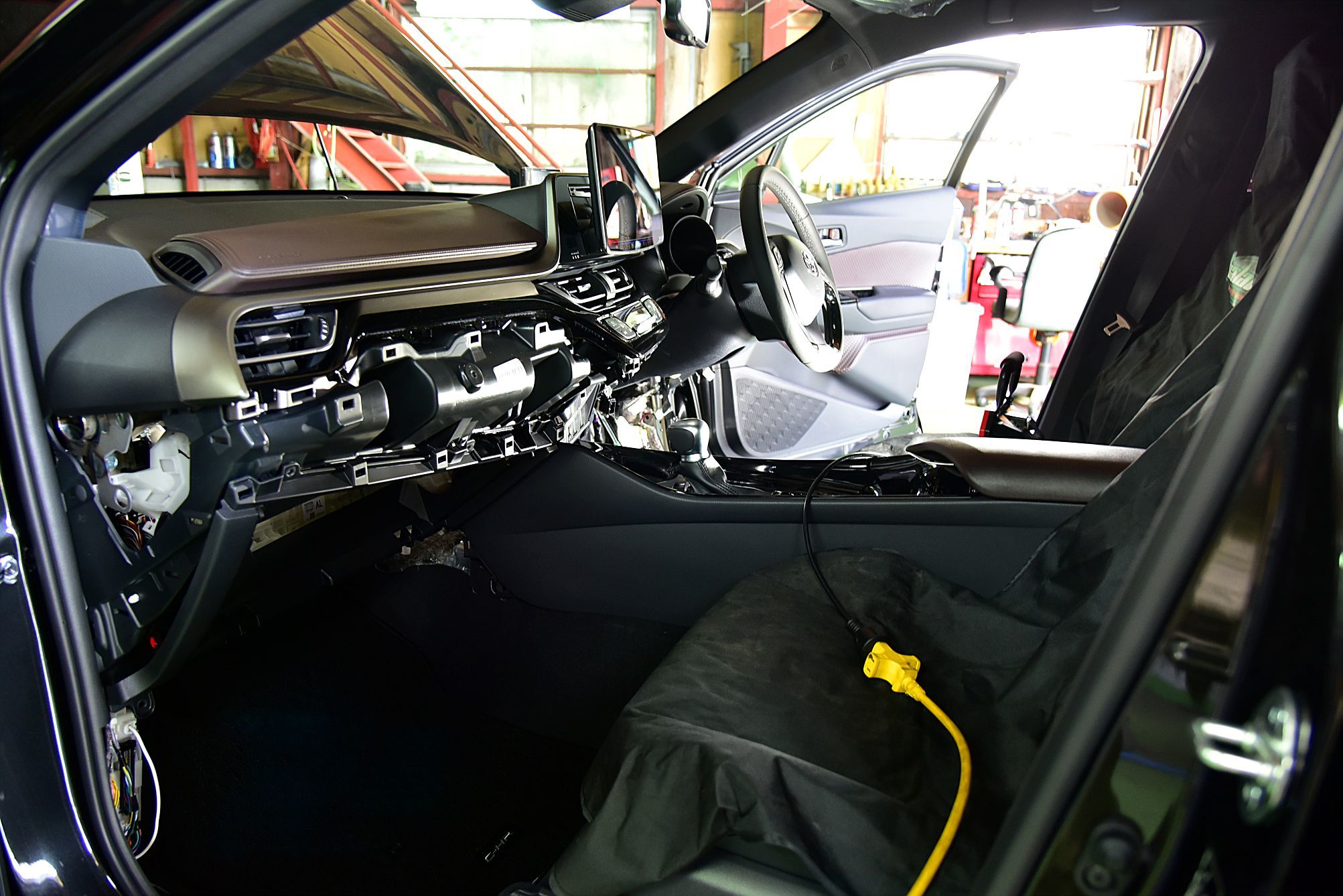 C Hrにアンサーバックリモコンタイプのviper3706v取り付け ピットサービス拳2 C Hrにアンサーバックリモコンタイプのviper3706v取り付け ピットサービス拳2