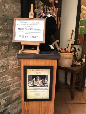 必見!『San Gimignano 1300(序章)』(街道編)_a0136671_00212365.jpeg