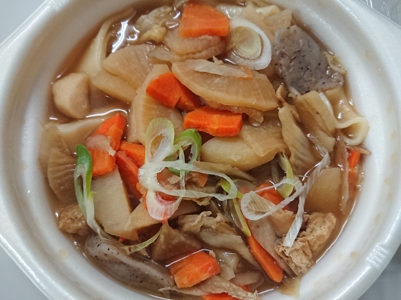 11/27夜勤飯 セブンイレブン 煮ぼうとう & 蒸し鶏とたまごのバンバンジーサラダ_b0042308_01460950.jpg