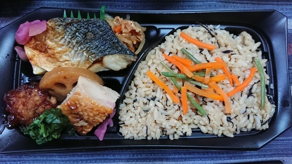 11/27夜勤明け キリンカラダフリー & ひじきご飯弁当 & レタスミックスラージ @西友_b0042308_15592839.jpg