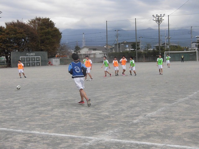 クラス対抗でアルティメットを戦う富士高の球技大会_f0141310_07362480.jpg