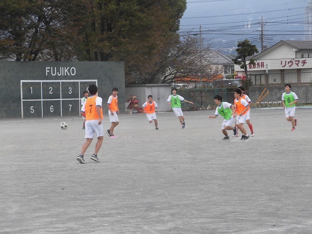 クラス対抗でアルティメットを戦う富士高の球技大会_f0141310_07363128.jpg