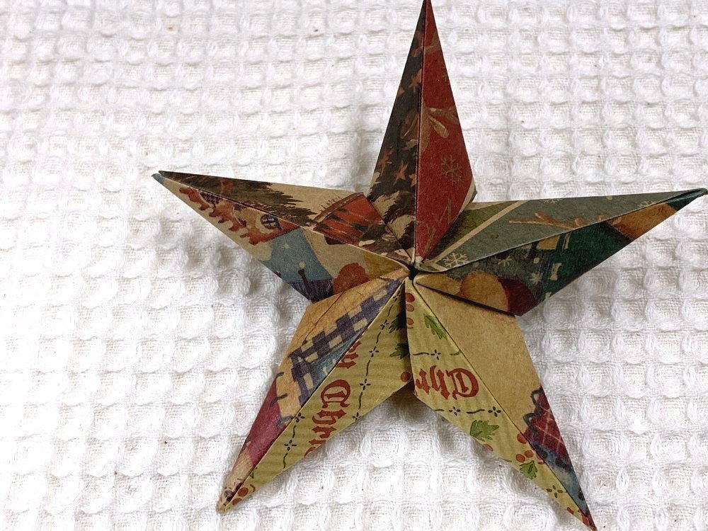 折り紙5枚で立体的なお星さま ガジャのねーさんの 空をみあげて Hazle Cucu