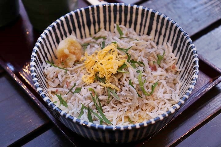 念願の「浜与」さんのしらす丼【旅行9】_b0111376_18201729.jpg