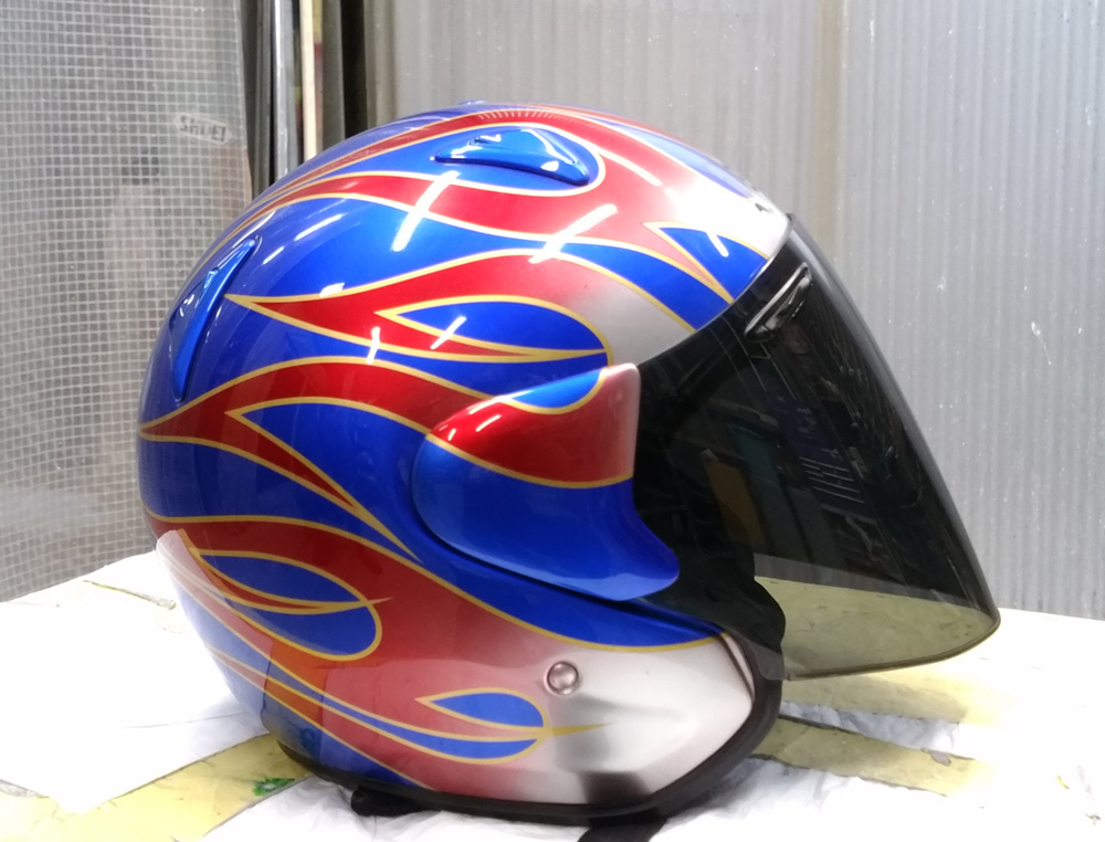 アライ謹製モデル名わからないけど2輪用ヘルメット。と4L3のパーツをちらっと。_d0130115_11423370.jpg