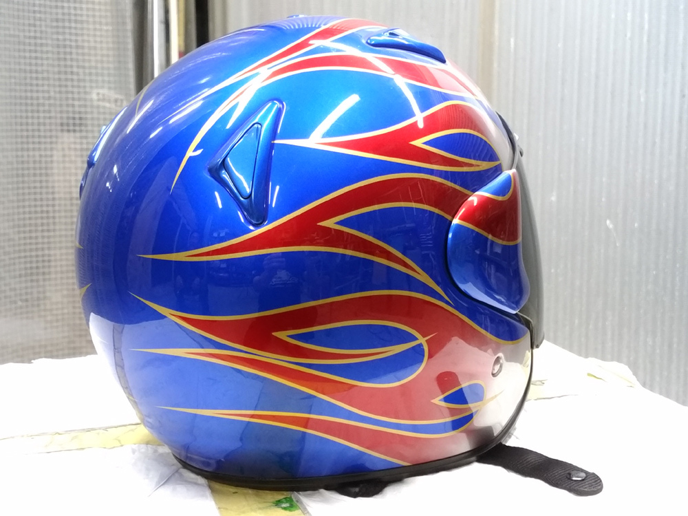 アライ謹製モデル名わからないけど2輪用ヘルメット。と4L3のパーツをちらっと。_d0130115_11450003.jpg