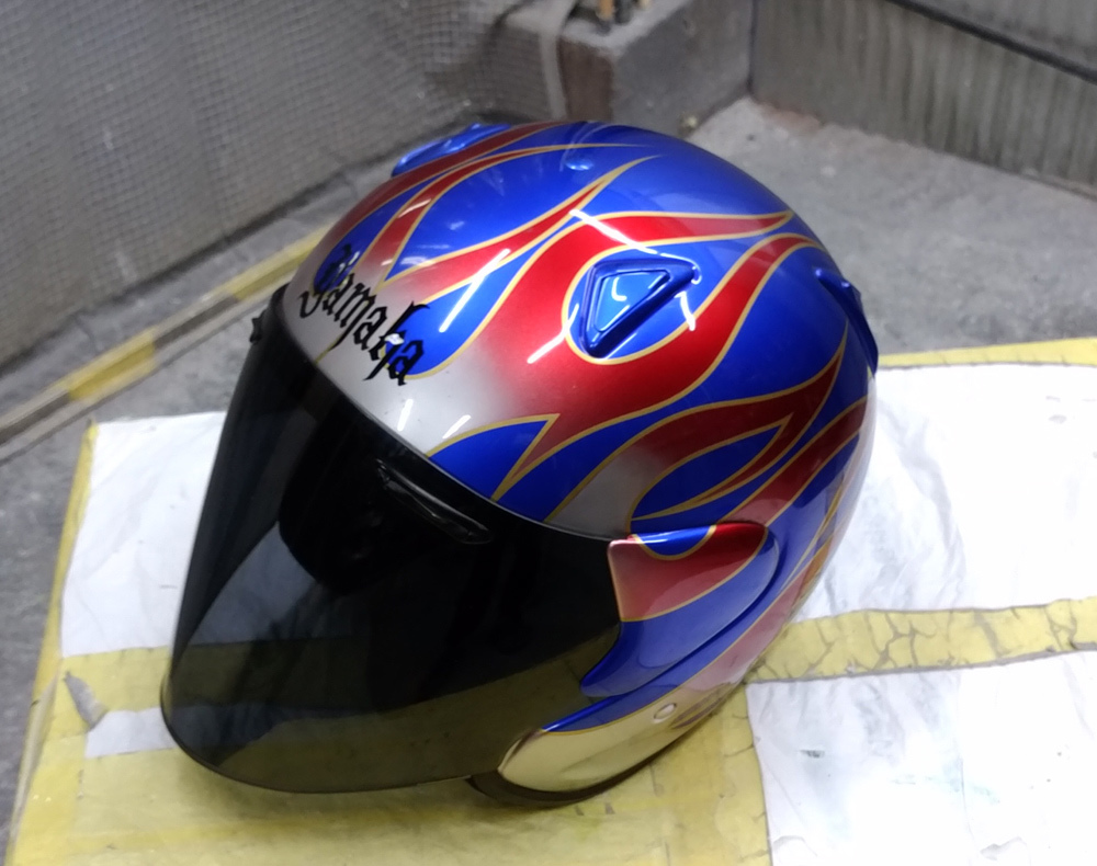 アライ謹製モデル名わからないけど2輪用ヘルメット。と4L3のパーツをちらっと。_d0130115_11471107.jpg