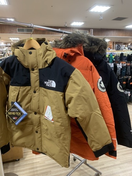 白石店　ウエアコーナーより