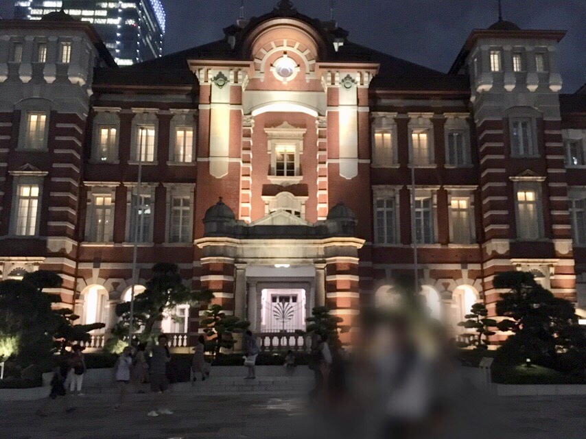 丸の内地下南口にある動輪の広場 丸の内駅舎へ 子どもと暮らしと鉄道と 丸の内地下南口にある動輪の広場 丸の内駅舎へ 子どもと暮らしと鉄道と