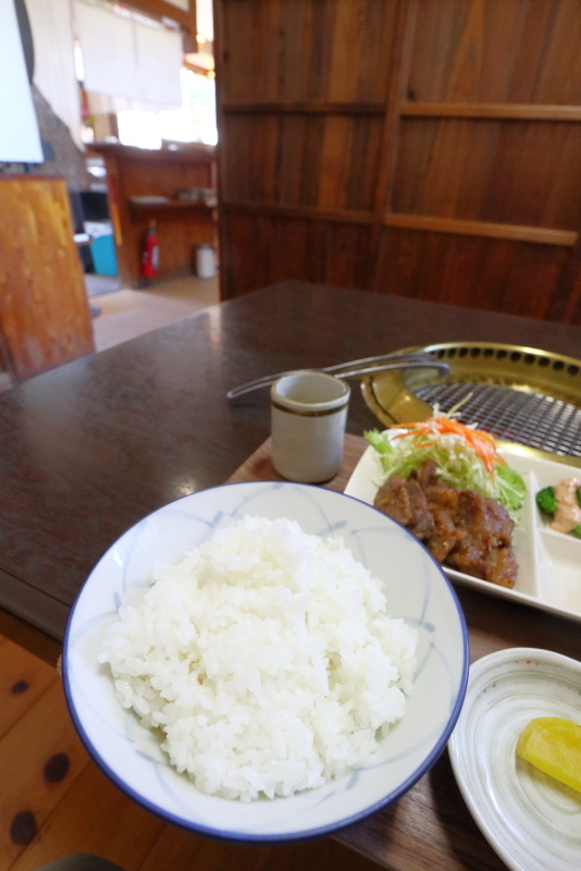 峰の上で、自分で焼かない牛カルビランチ_a0077663_14544178.jpg