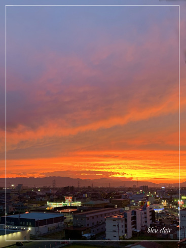 綺麗な夕焼け 花の香りとともに 綺麗な夕焼け 花の香りとともに