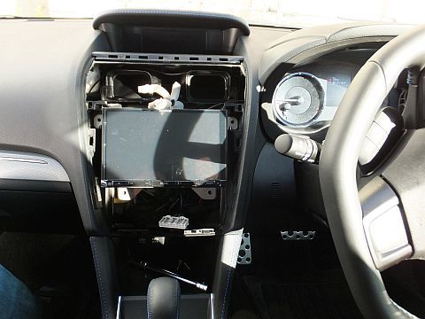 VMGレヴォーグ ラジオが聞こえ~~~ん! : 青いそらの下で・・・
