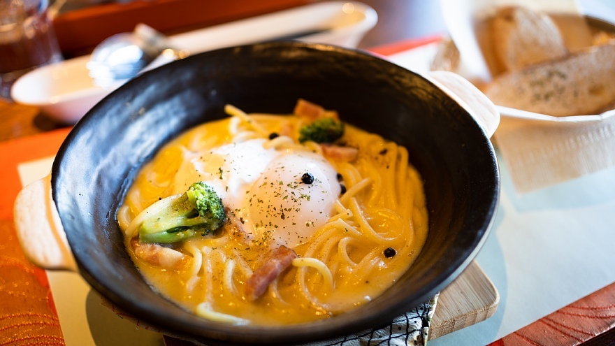 パラゴンがいる和風カフェ_d0353489_10140947.jpg