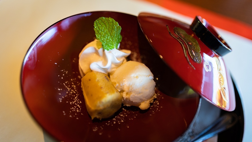 パラゴンがいる和風カフェ_d0353489_10150123.jpg