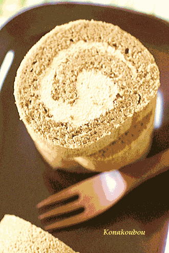 塩キャラメルクリームでロールケーキ_a0392423_09151559.jpg