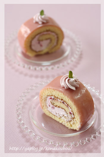 3月のお菓子・ピンクのロールケーキ_a0392423_10065602.jpg