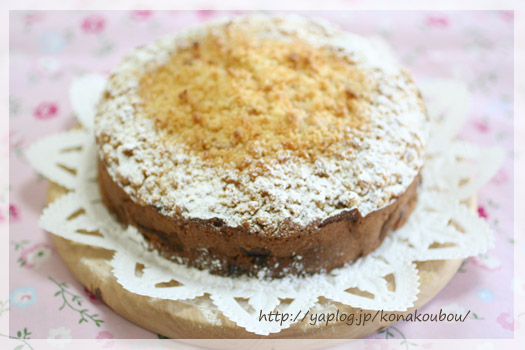 レシピ本「丸型ひとつでたくさんのケーキ」より「りんごのクランブルケーキ」_a0392423_10083354.jpg