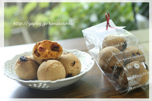 8月のお菓子・トマトのポンデケージョ_a0392423_23171554.jpg