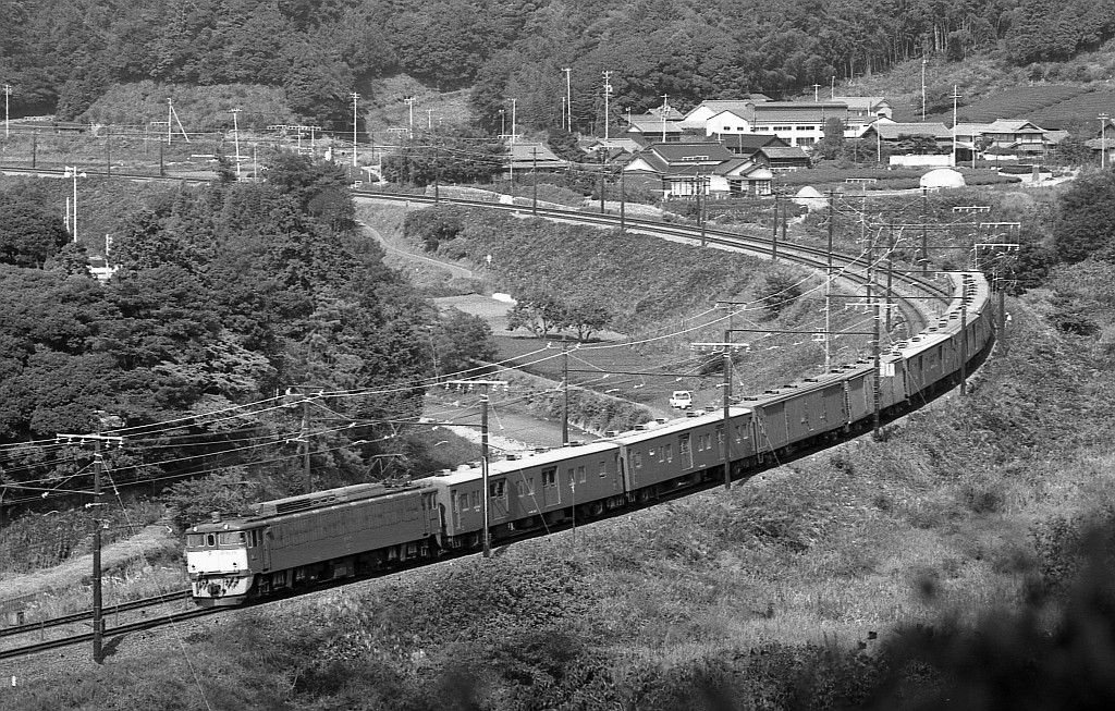 KATOのNゲージ東海道山陽荷物車後期セットとオユ14・スユ44の電気暖房の話_f0203926_18242426.jpg