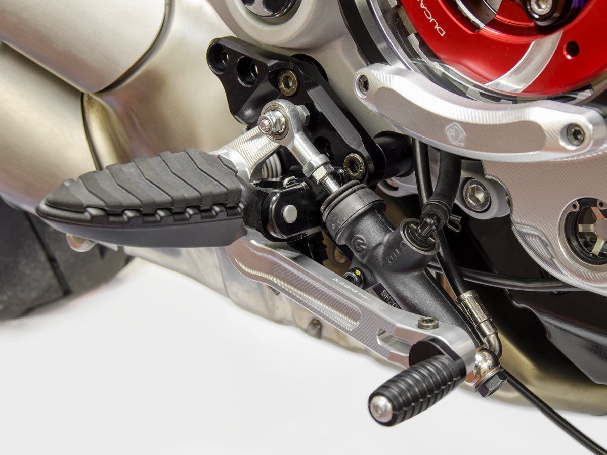 Ducabike の Diavel 1260 向け Adjustable Rearset_f0004270_22365175.jpg
