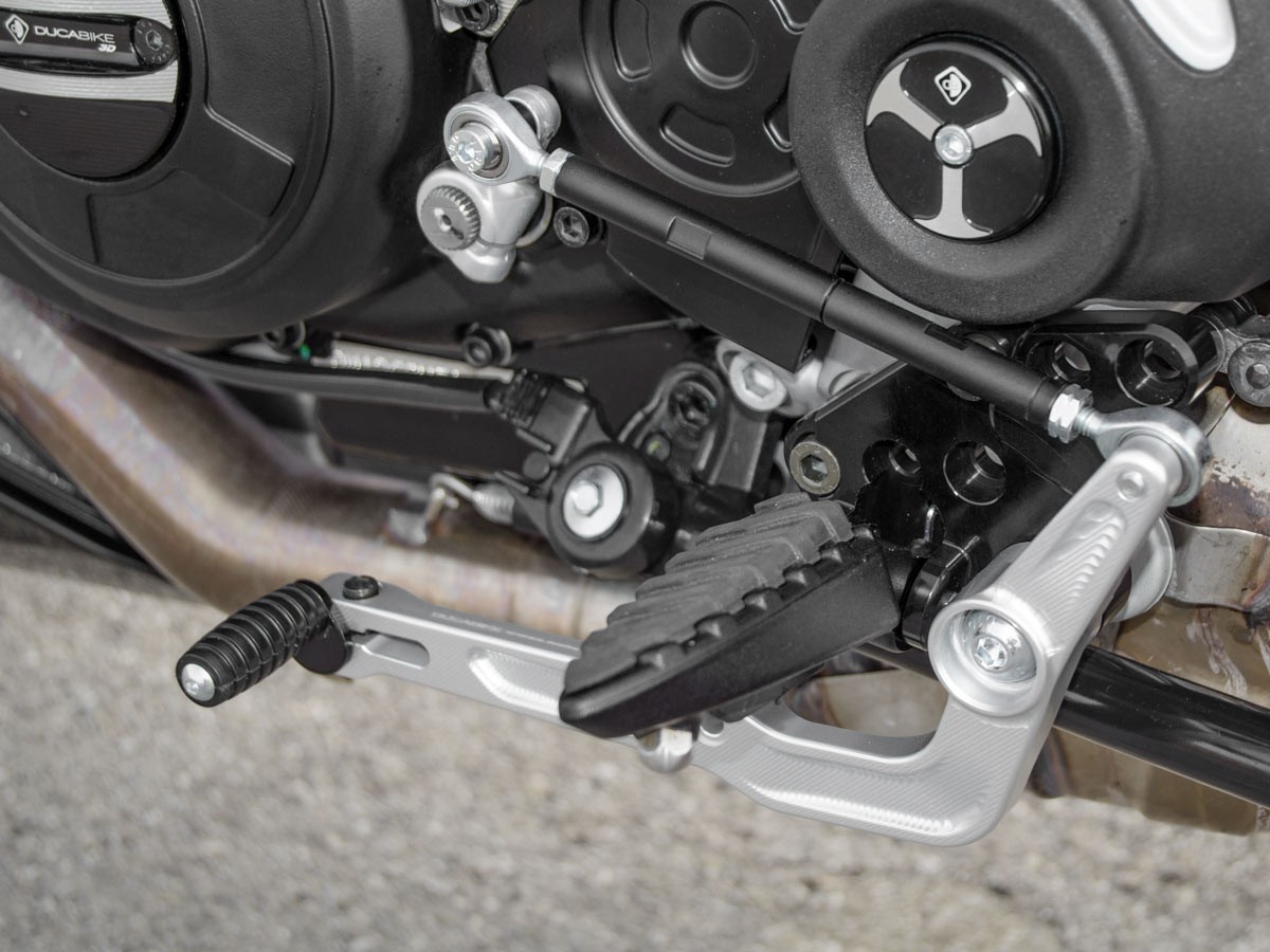 Ducabike の Diavel 1260 向け Adjustable Rearset_f0004270_22370052.jpg