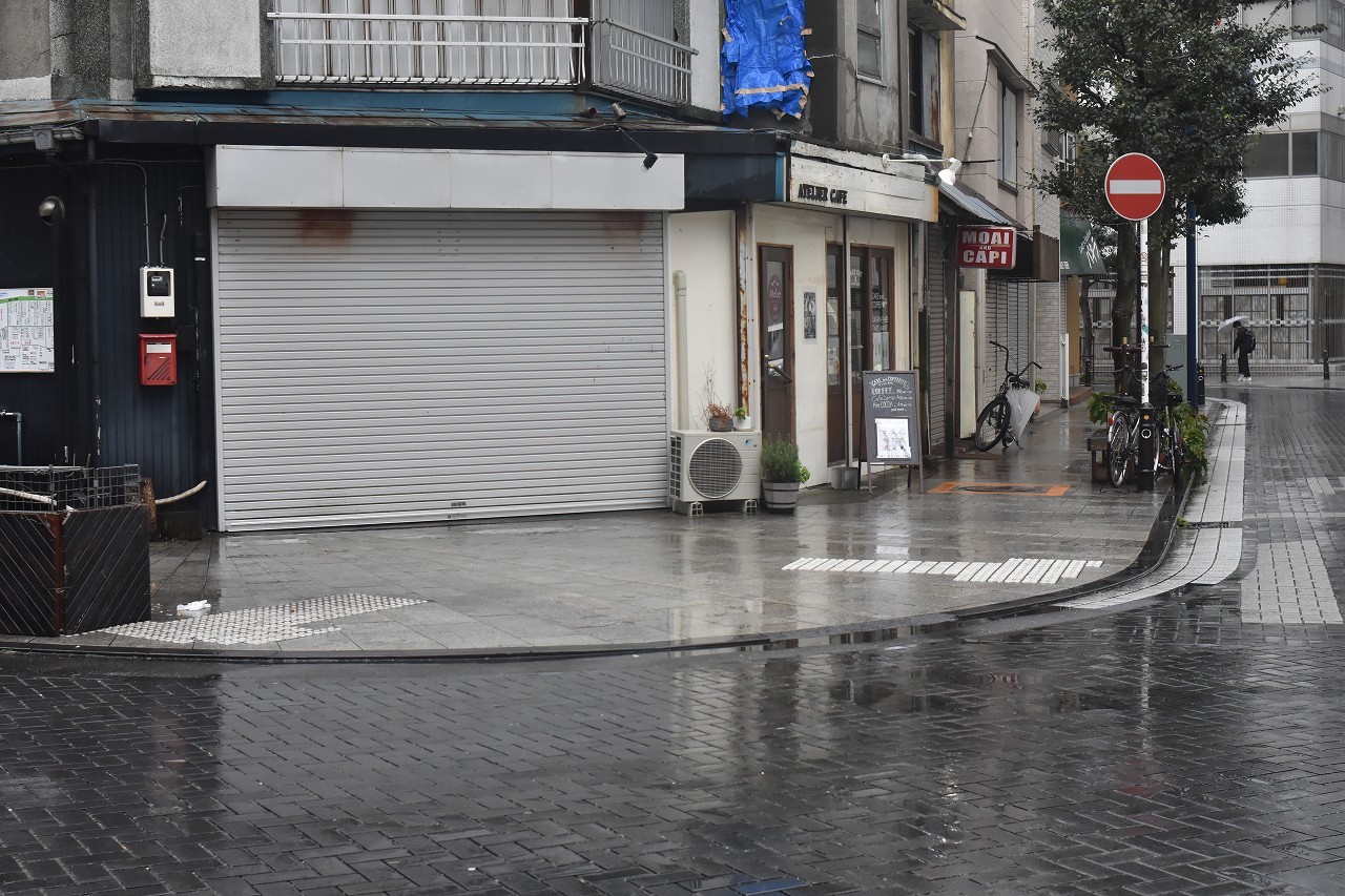 RAINY NAVY TOWN_d0065116_21113226.jpg
