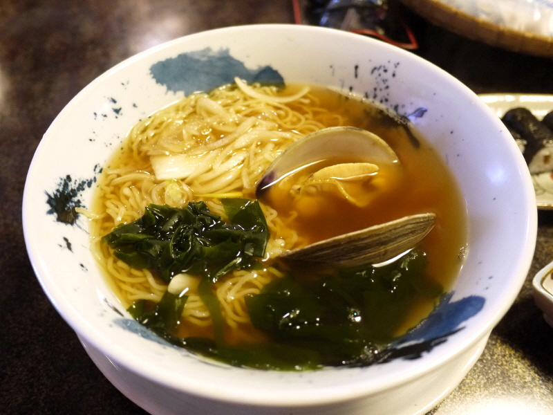 魚醤ラーメン 【茅ヶ崎 欣ずし(きんずし)】_b0153224_13523140.jpg