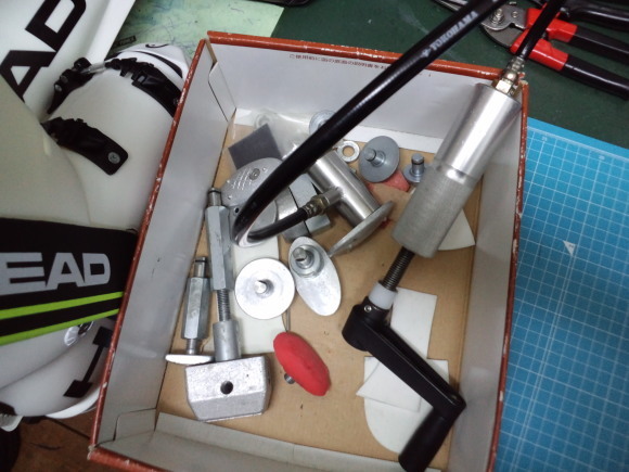 スキーブーツ シェル出し 痛い箇所出し工具 スキーブーツのシェル出しについて - YouTube