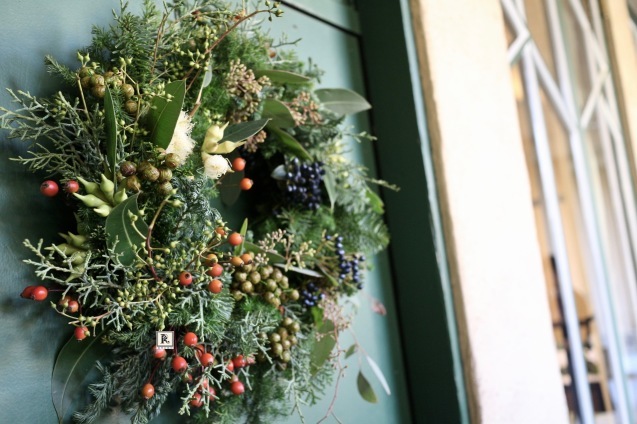 自然の恵み豊かなChristmas wreath_c0128489_18514924.jpg