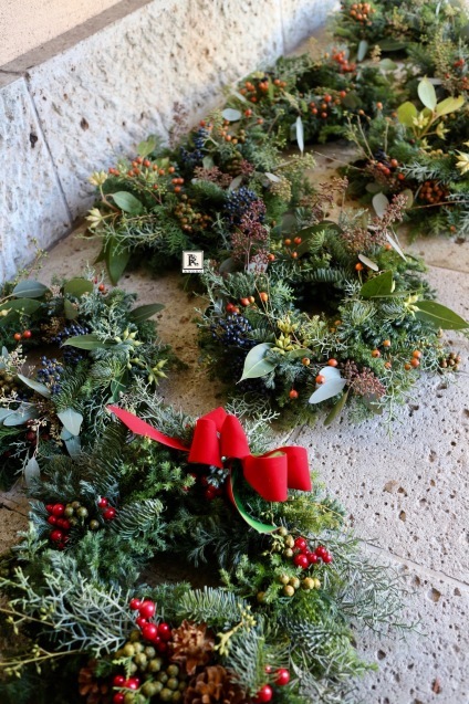 自然の恵み豊かなChristmas wreath_c0128489_18520446.jpg