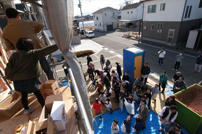 上棟式の餅まき 燕市水道町の家_b0349892_17044208.jpg