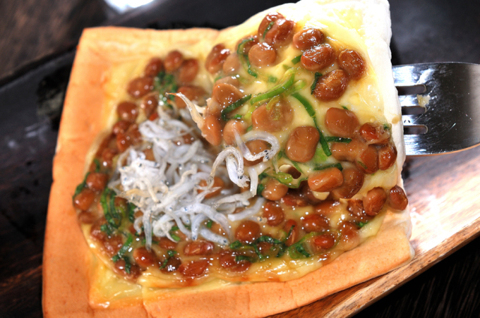 メシ通『魚介を使った簡単レシピ』 ☆ はんぺんで納豆inなホットサンド!_d0069838_10254210.jpg