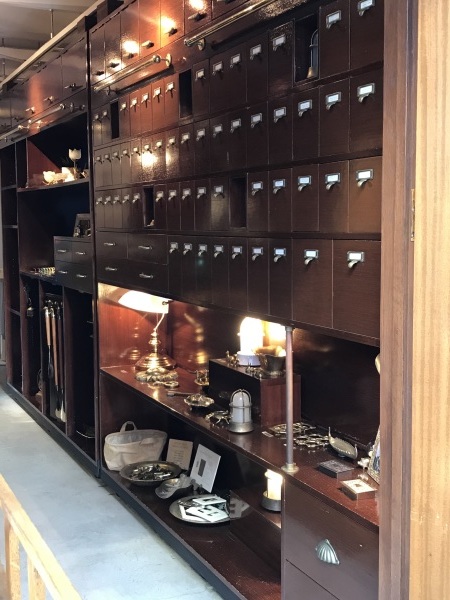 青山花茂の脇道のお店と骨董通りの新店_e0397389_13300023.jpeg