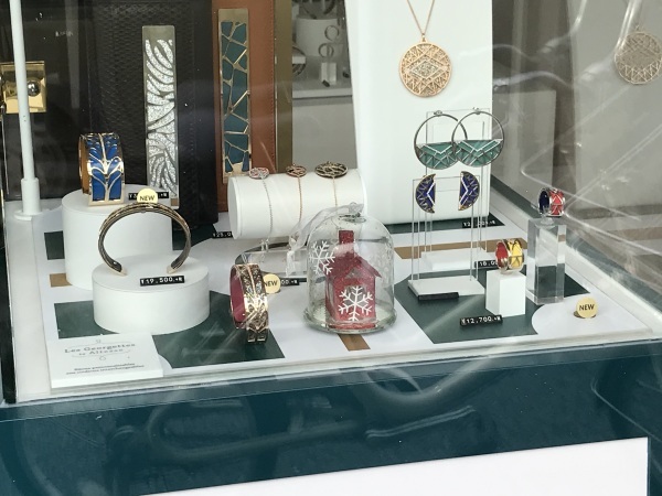 青山花茂の脇道のお店と骨董通りの新店_e0397389_13344802.jpeg